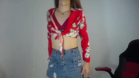 Snapshot of evi_kitty chatting on February 7, 7:49 pm Evi online show from February 7, 7:49 pm