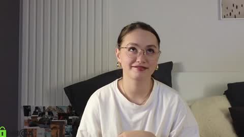 evi_woow online show from January 26, 4:30 pm