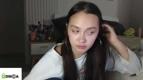 evi_woow online show from February 19, 9:00 pm