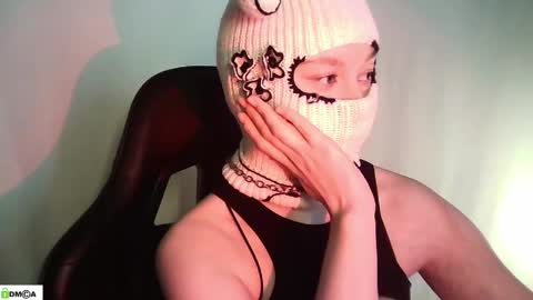 Snapshot of evie_muna chatting on May 1, 1:32 am Renesme White Im here from Monday to Friday online show from May 1, 1:32 am