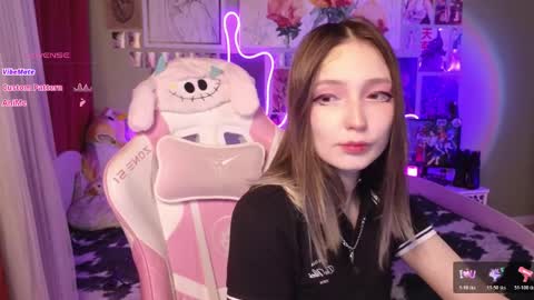 Evie online show from April 11, 8:35 pm