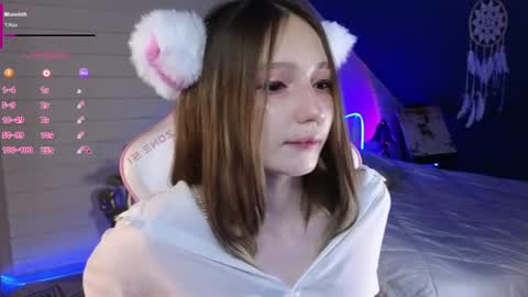 Snapshot of evie_rosen chatting on June 16, 10:23 pm Evie online show from June 16, 10:23 pm