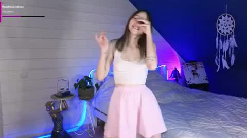 Snapshot of evie_rosen chatting on June 24, 10:31 pm Evie online show from June 24, 10:31 pm