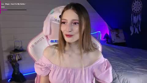 Snapshot of evie_rosen chatting on June 29, 9:37 pm Evie online show from June 29, 9:37 pm