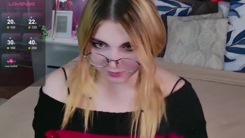 evie_val online show from November 7, 3:23 pm