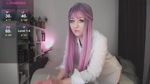 Snapshot of eviecuster chatting on October 28, 10:45 pm Im gonna be on in 2 hours online show from October 28, 10:45 pm