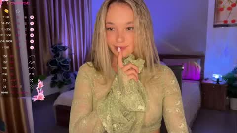 Snapshot of evielina chatting on May 28, 11:57 pm evielina online show from May 28, 11:57 pm