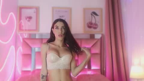 Snapshot of evil_annie chatting on November 8, 9:46 pm Annie online show from November 8, 9:46 pm