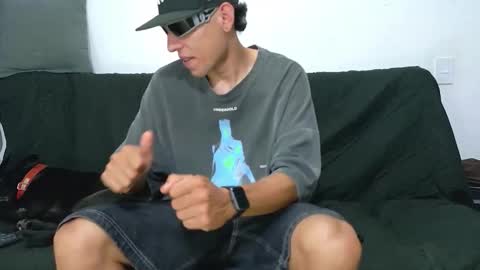 Snapshot of evil_boss1 chatting on April 9, 11:10 pm evil_boss1 online show from April 9, 11:10 pm