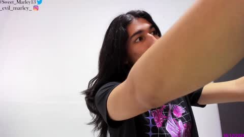 Snapshot of evil_marley chatting on December 16, 1:11 pm Marley independent model online show from December 16, 1:11 pm