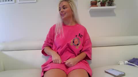 Badblondebunny online show from January 18, 12:03 am