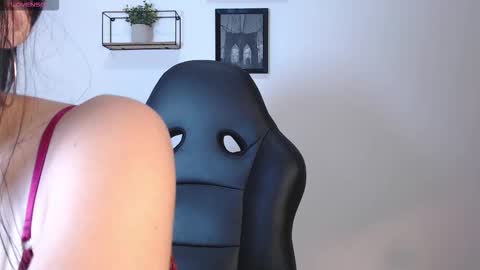 Snapshot of evilthoughts_ chatting on December 23, 3:04 am Sofia and David online show from December 23, 3:04 am