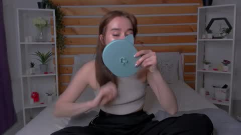 Snapshot of evisdailyy chatting on February 5, 1:10 am Evis online show from February 5, 1:10 am