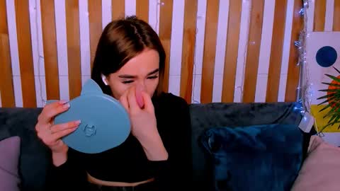 Snapshot of evisdailyy chatting on March 5, 1:23 am Evis online show from March 5, 1:23 am