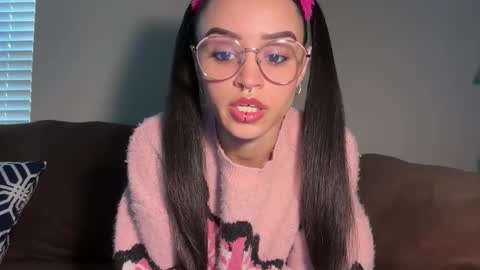 evusixx online show from October 31, 5:58 pm