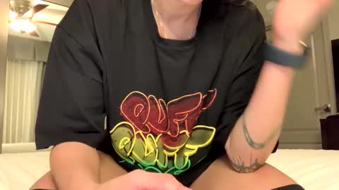 evusixx online show from December 1, 4:28 am