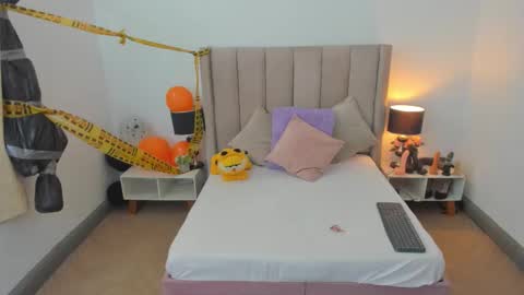 Snapshot of evvaa_moon chatting on October 8, 12:47 pm evvaa_moon online show from October 8, 12:47 pm