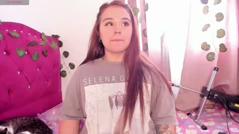 Snapshot of evy_orange1 chatting on December 1, 4:29 pm EVY online show from December 1, 4:29 pm