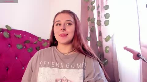 Snapshot of evy_orange1 chatting on December 1, 7:36 pm EVY online show from December 1, 7:36 pm