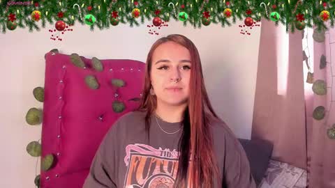 Snapshot of evy_orange1 chatting on December 23, 3:55 pm EVY online show from December 23, 3:55 pm