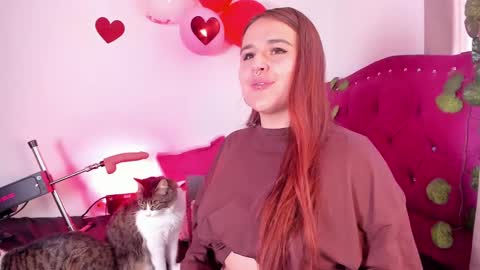 Snapshot of evy_orange1 chatting on February 8, 1:22 pm EVY online show from February 8, 1:22 pm