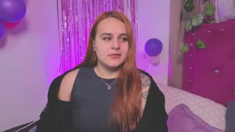 Snapshot of evy_orange1 chatting on September 17, 11:28 pm EVY online show from September 17, 11:28 pm