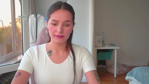 ewelynscott online show from November 5, 7:08 am