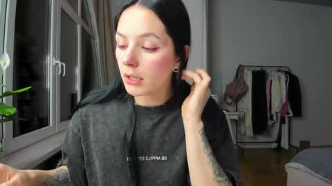 ewelynscott online show from February 3, 9:31 pm