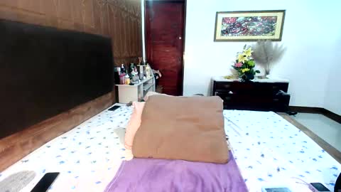 Snapshot of exotic_angel69 chatting on October 11, 2:55 am voloptous mommy angel online show from October 11, 2:55 am