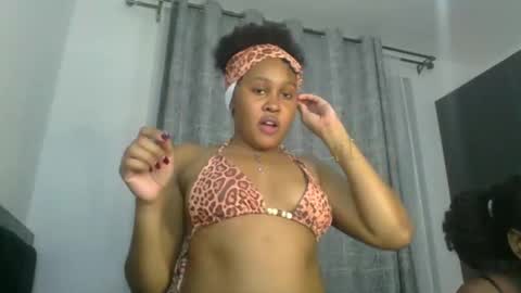 Snapshot of exotic_cutiee chatting on May 8, 11:43 pm exotic_cutiee online show from May 8, 11:43 pm