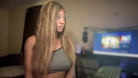 Snapshot of exoticaqua chatting on September 23, 1:41 am exoticaqua online show from September 23, 1:41 am