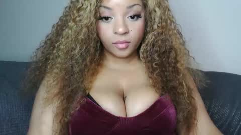 Snapshot of exoticempress18 chatting on March 20, 4:39 am Paris online show from March 20, 4:39 am