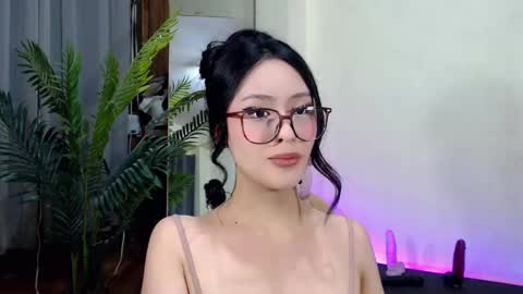 Snapshot of expensive_candyx chatting on February 9, 1:03 pm Candy  online show from February 9, 1:03 pm