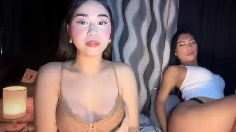 Snapshot of expensivets_chloe chatting on October 12, 10:25 am chloee online show from October 12, 10:25 am