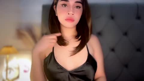Snapshot of expensivets_chloe chatting on April 29, 8:18 am chloee online show from April 29, 8:18 am