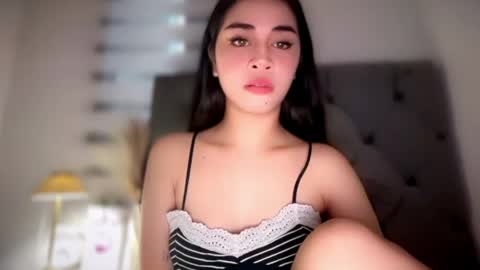 Snapshot of expensivets_chloe chatting on May 5, 7:49 am chloee online show from May 5, 7:49 am