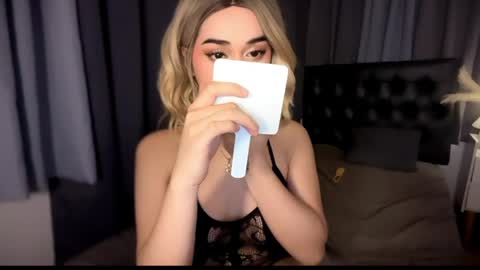 Snapshot of expensivets_chloe chatting on June 3, 9:42 pm chloee online show from June 3, 9:42 pm