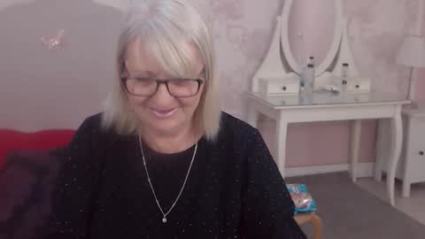 Snapshot of experiencedalana chatting on May 1, 10:25 pm Alana online show from May 1, 10:25 pm