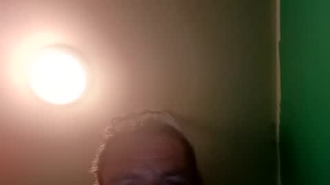 Snapshot of experttreecompany chatting on May 1, 5:39 pm experttreecompany online show from May 1, 5:39 pm