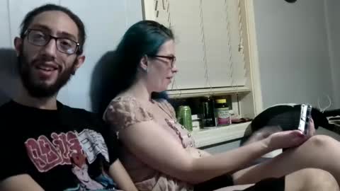 Snapshot of extaticxx chatting on December 4, 3:15 am Extrastatic94 online show from December 4, 3:15 am