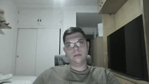 Snapshot of exterminator944 chatting on June 20, 7:49 pm exterminator944 online show from June 20, 7:49 pm