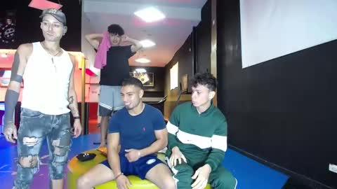 extrangers online show from February 20, 12:04 pm