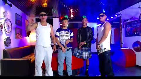 Snapshot of extrangers chatting on January 18, 1:15 pm extrangers online show from January 18, 1:15 pm