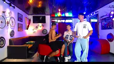 Snapshot of extrangers chatting on January 19, 1:15 pm extrangers online show from January 19, 1:15 pm