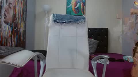 extrella_latina22 online show from December 4, 12:19 am