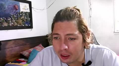 eyesgreenman online show from December 1, 3:17 pm