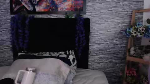 Snapshot of eyesmoon7710 chatting on June 23, 12:58 pm eyes moon online show from June 23, 12:58 pm