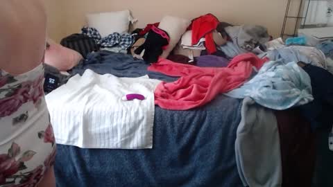 eyeswall0w online show from September 21, 1:35 pm