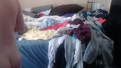 eyeswall0w online show from October 21, 3:46 pm