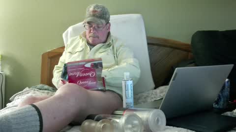 Eyeswideshut63 online show from December 22, 10:36 pm